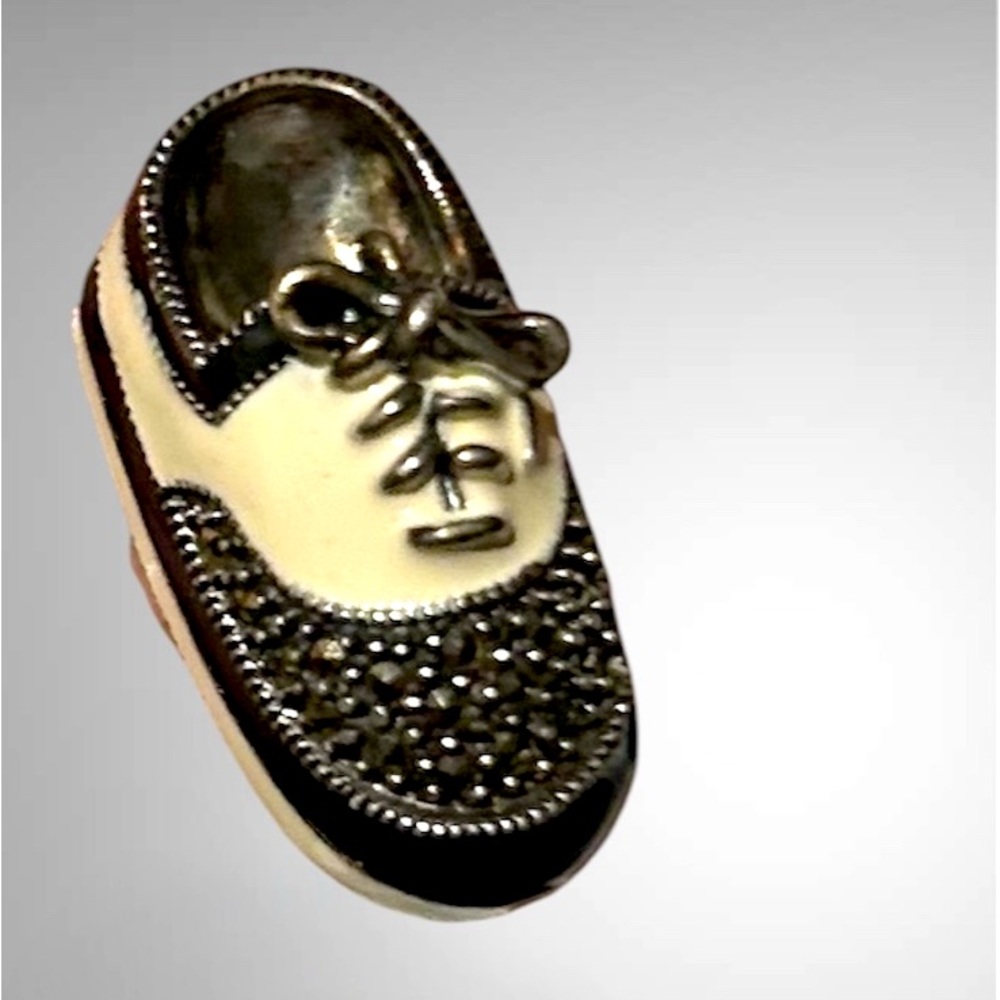 Vintage Judith Jack pin